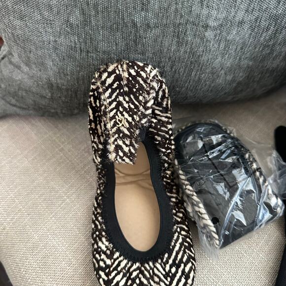 NEW YOSI SAMRA Black Whisper White Calf Fur Leather Samara Ballet Flats Foldable - Picture 4 of 7